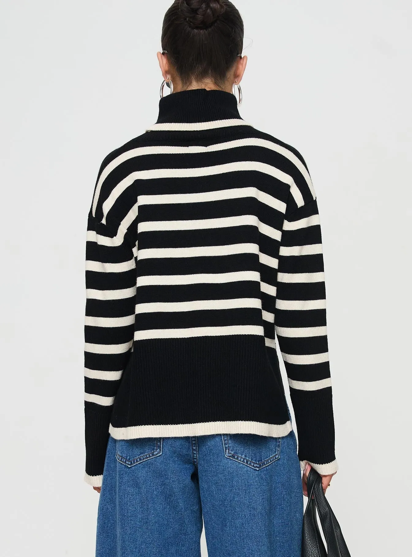 Latch Turtle Neck Stripe Sweater Black / White